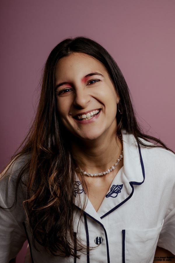 Mineira Carol Almeida trabalha os quatro elementos em EP poético e metafórico