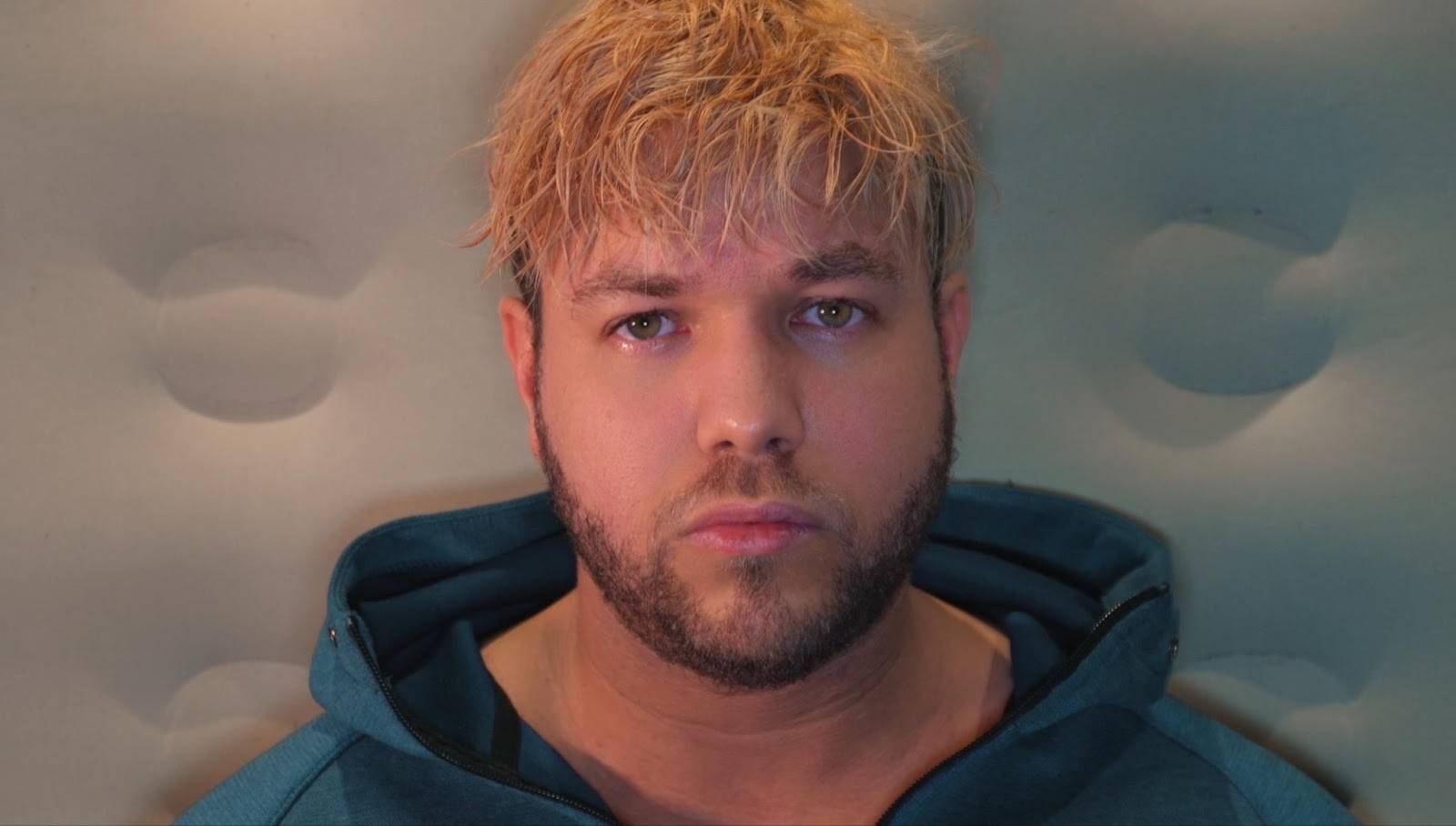 Izack Under lança o clipe da faixa “Echos Of You”