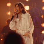 Com casa cheia, Julia Vitória grava DVD no teatro Ópera de Arame