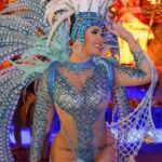 Suzana Aramuni brilha no desfile da Tucuruvi com look azul deslumbrante e comemora aniversário na avenida!