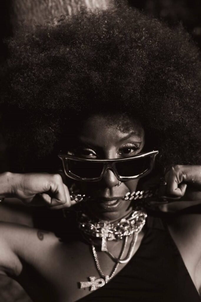 Mis Ivy uma revolução no Dancehall brasileiro lança o álbum "Escuta" 3 Mis Ivy uma revolução no Dancehall brasileiro lança o álbum "Escuta"