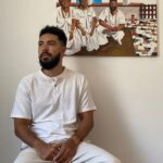 Caio Truci apresenta a exposição “ONÃ OMIN”, retratando os orixás de diversas formas, o culto da fé e a ancestralidade