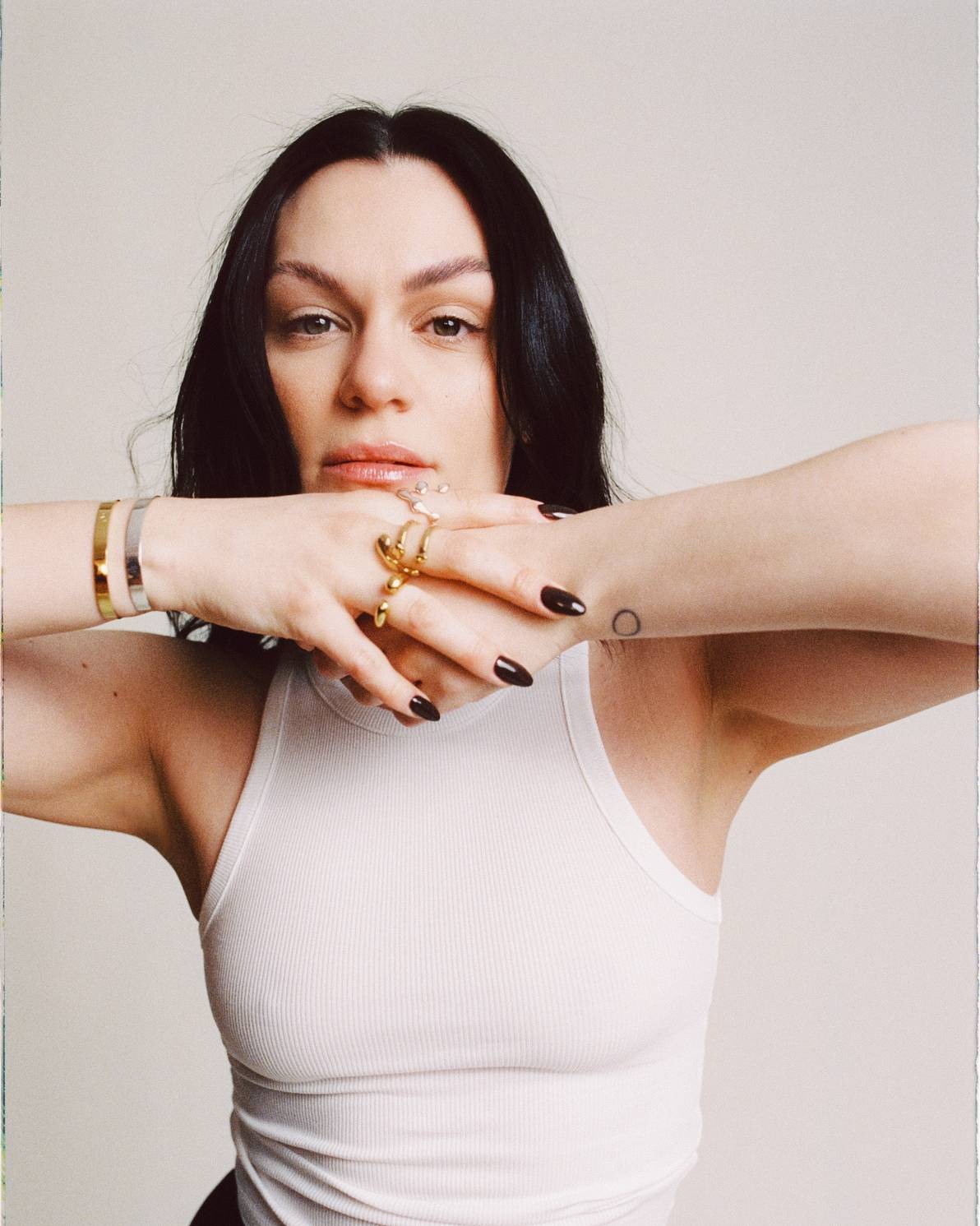 Jessie J faz aguardado retorno com “No Secrets”