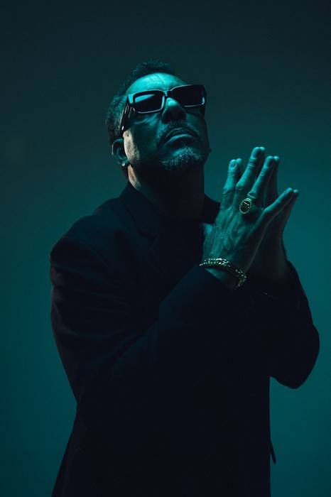 Dexter celebra 35 anos de carreira e 14 anos de liberdade e revisita trajetória no rap com álbum “D’LUXO”