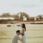 Grávida de gêmeos, Julliany Souza compartilha testemunho de fé em nova canção