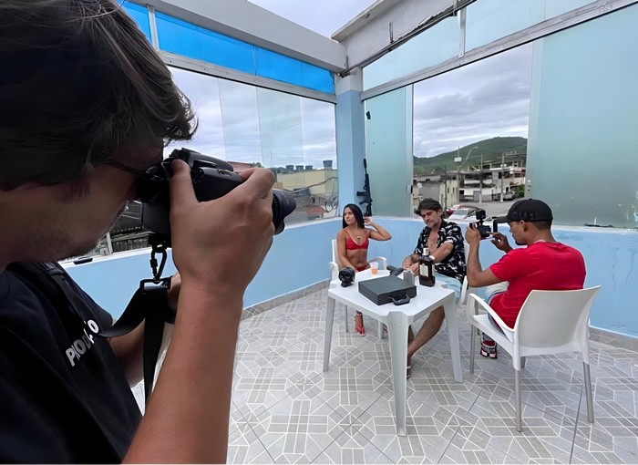 Atriz da RedeTV!, Fabi Santos troca o humor por ação e suspense em nova websérie polêmica gravada no Rio 1 Atriz da RedeTV!, Fabi Santos troca o humor por ação e suspense em nova websérie polêmica gravada no Rio
