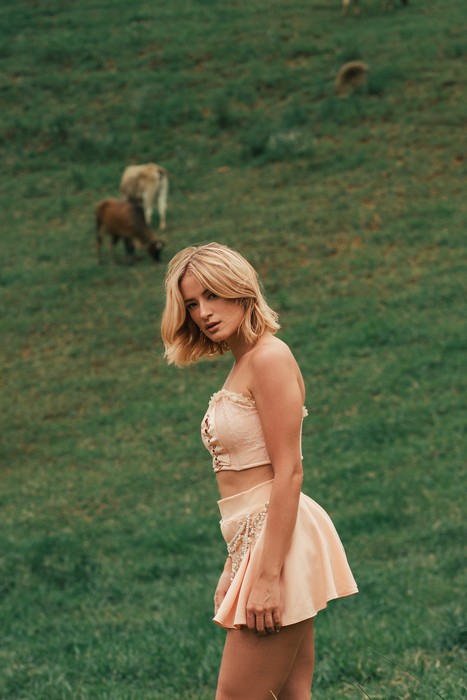 Isabella Gaspary resgata raízes e memórias no novo single "De Onde Eu Vim" 4 Isabella Gaspary resgata raízes e memórias no novo single "De Onde Eu Vim"