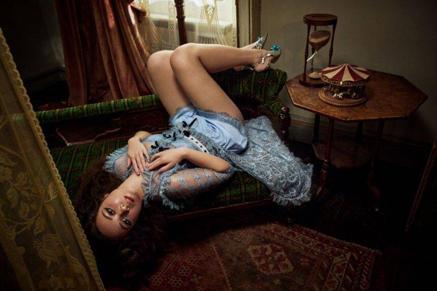 Laufey anuncia novo álbum com o single “Tough Luck”