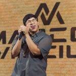 Marcos Vinícius estreia primeiro audiovisual ‘Simples e Romântico’