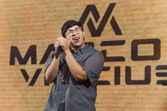 Marcos Vinícius estreia primeiro audiovisual “Simples e Romântico”