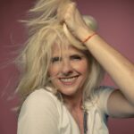 Vanessa Bumagny lança “Corações Confusos” com participação especial de Marcelo Jeneci