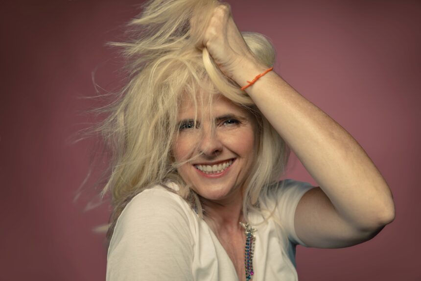 Vanessa Bumagny lança “Corações Confusos” com participação especial de Marcelo Jeneci