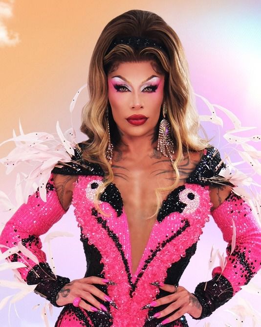 Grag Queen repete o feito e brilha novamente como apresentadora do Drag Race Brasil