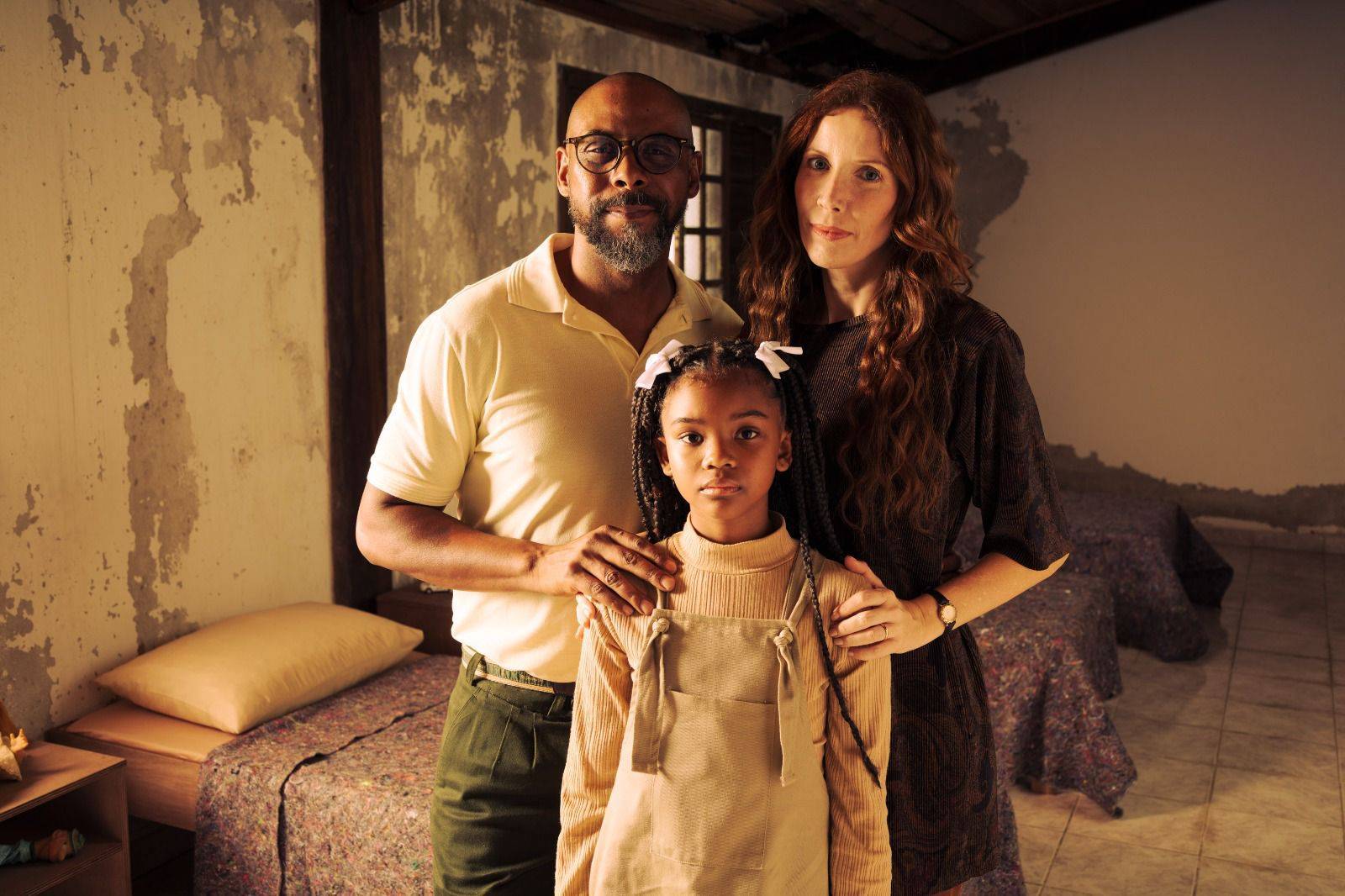 Com elenco de peso, filme “Devolva-me” mergulha em um mundo distópico para abordar tema urgente na sociedade