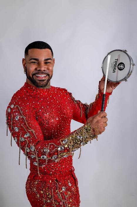 Anderson Reis se prepara reinado na bateria da Alegria do Vilar