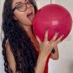 Musa +18, Andry Silva fatura alto com fetiche inusitado por balões e vira destaque no Superpop, de Luciana Gimenez