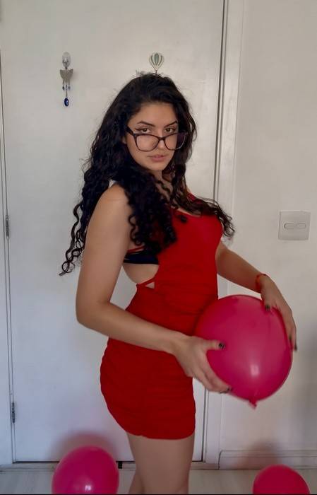 Musa +18, Andry Silva fatura alto com fetiche inusitado por balões e vira destaque no Superpop, de Luciana Gimenez