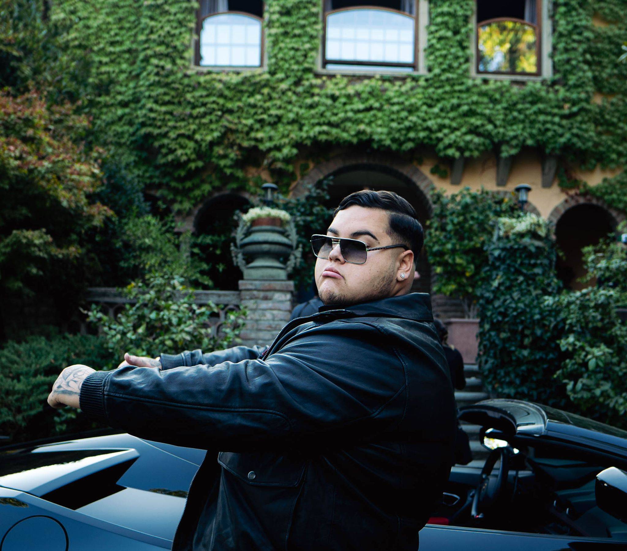 Fenômeno do reggaeton, FloyyMenor tranforma debut em álbum visual