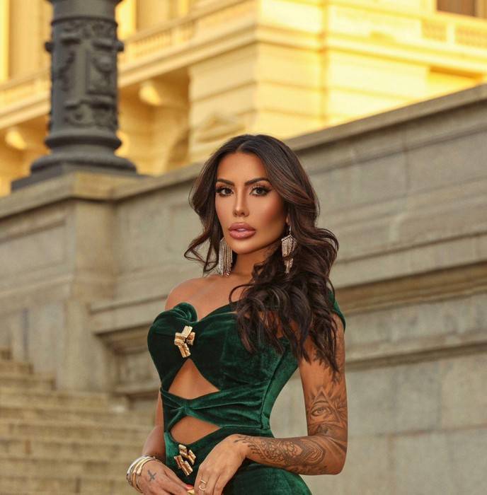 Babi Montello, da RedeTV!, diz que recusou propostas de plataformas adultas: "me garantiram R$ 300 mil todo mês"