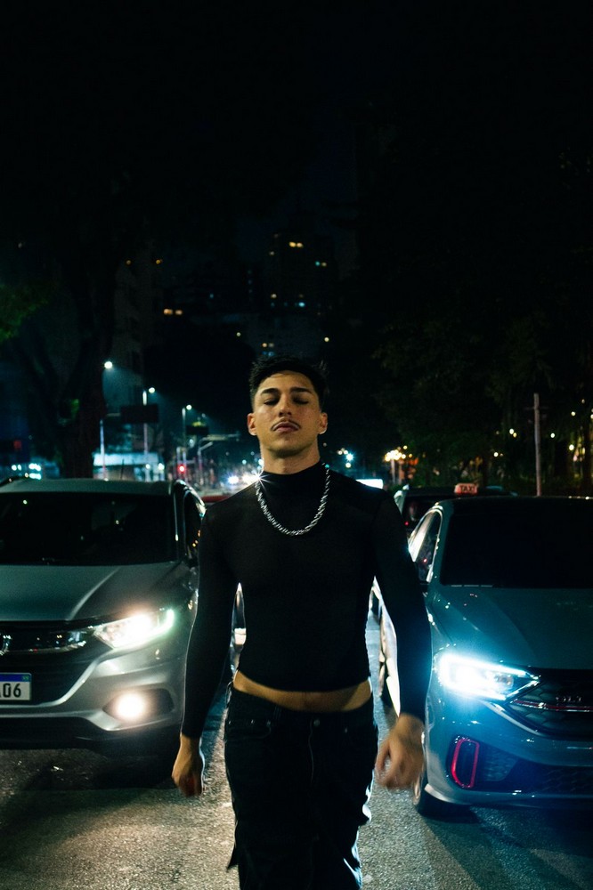 Pedro Lara lança segunda parte de "Acelerado e Calmo" e completa álbum intenso e sensível 2 Pedro Lara lança segunda parte de "Acelerado e Calmo" e completa álbum intenso e sensível