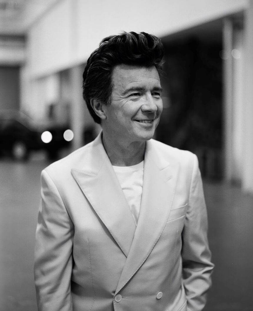 Hit icônico de Rick Astley, “Never Gonna Give You Up” atinge um bilhão de streams
