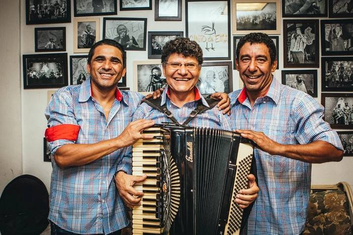 Frank Aguiar recebe o Trio Sabiá e Banda Kixabeira no “Aqui Tem Nordeste”