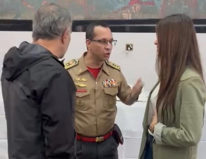 Humberto Martins irá dirigir seu primeiro longa-metragem e visita o Quartel dos Bombeiros do RJ ao lado da criadora Aline Müller 4 Humberto Martins irá dirigir seu primeiro longa-metragem e visita o Quartel dos Bombeiros do RJ ao lado da criadora Aline Müller