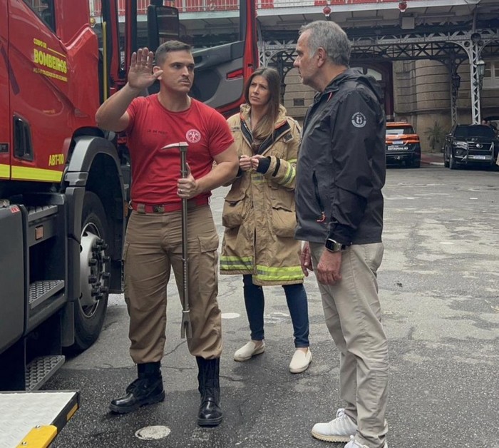 Humberto Martins irá dirigir seu primeiro longa-metragem e visita o Quartel dos Bombeiros do RJ ao lado da criadora Aline Müller 3 Humberto Martins irá dirigir seu primeiro longa-metragem e visita o Quartel dos Bombeiros do RJ ao lado da criadora Aline Müller