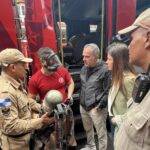 Humberto Martins irá dirigir seu primeiro longa-metragem e visita o Quartel dos Bombeiros do RJ ao lado da criadora Aline Müller