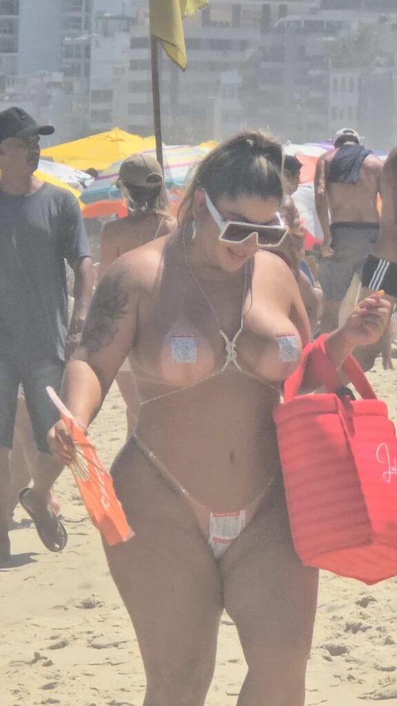 Confira quem é a influencer que circulou sem roupa na praia de Ipanema 1 Confira quem é a influencer que circulou sem roupa na praia de Ipanema