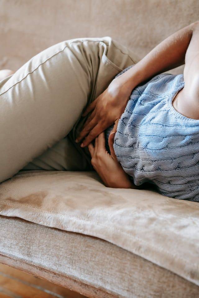 8 bebidas que podem aliviar os sintomas da menstruação