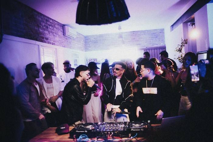 Lucas LM grava projeto audiovisual no estilo coffee party 