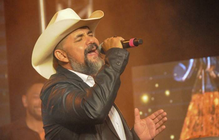 Ex-integrante de As Marcianas mostra seu talento no "Terra da Padroeira"