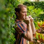 Gabriel Grossi representa a música brasileira em álbuns e shows com artistas estrangeiros