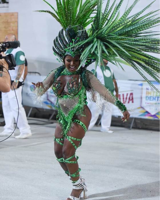Índia Zurich é a nova rainha de bateria da Vila Santa Tereza