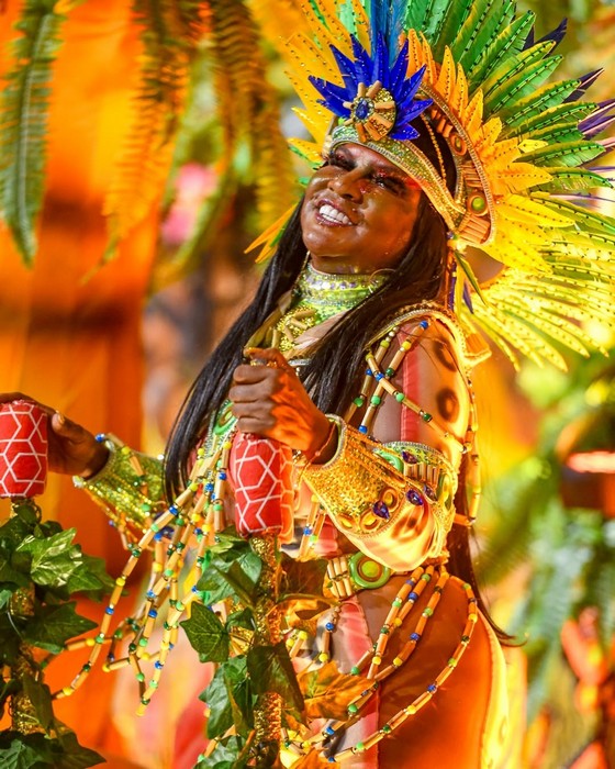 Índia Zurich é a nova rainha de bateria da Vila Santa Tereza