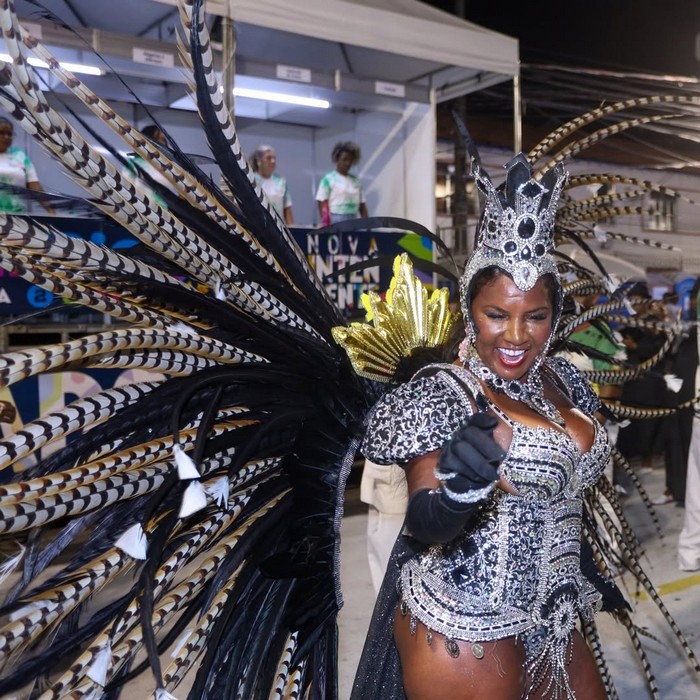 Índia Zurich é a nova rainha de bateria da Vila Santa Tereza