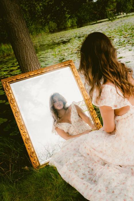 Julia Wheaton lança “WATER”, faixa íntima poderosa sobre trauma e cura emocional 