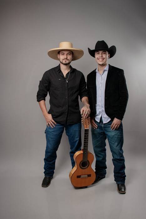 Ex-integrante de As Marcianas mostra seu talento no "Terra da Padroeira"