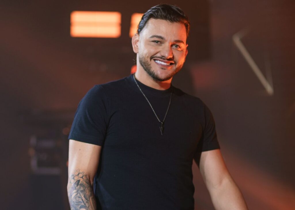 Leandro Cavichioli estreia "Bregão do Pedreiro" com paixão, sofrência e sucessos