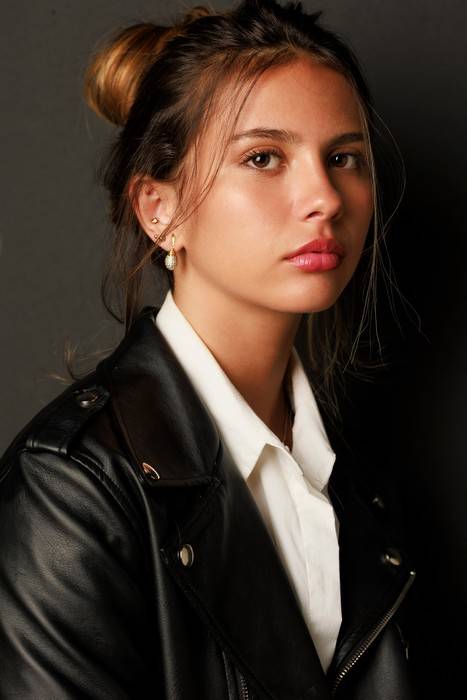 Mariana Lewis comemora novos passos da carreira em Londres