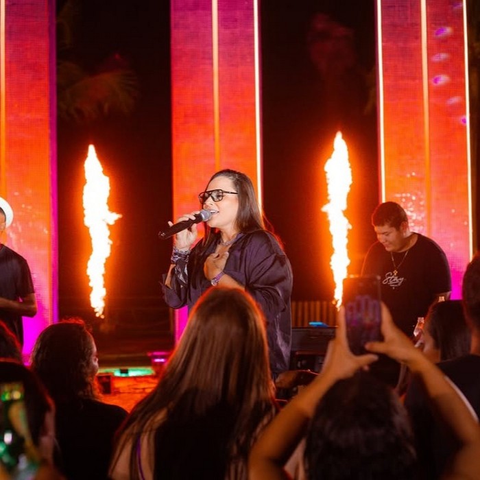 Priscila Carolynne traz a essência do brega apaixonado em audiovisual cheio de emoção