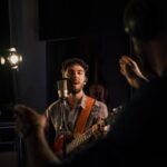 Ravi Brasileiro lança novo álbum de inéditas com grandes nomes da música 