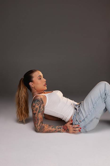 Influencer Sophie Buttini abandona plataformas adultas: “doença disfarçada de liberdade”