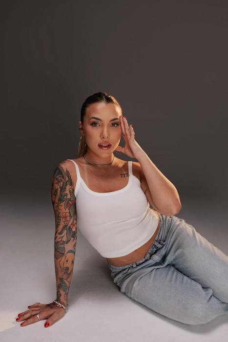 Influencer Sophie Buttini abandona plataformas adultas: “doença disfarçada de liberdade”