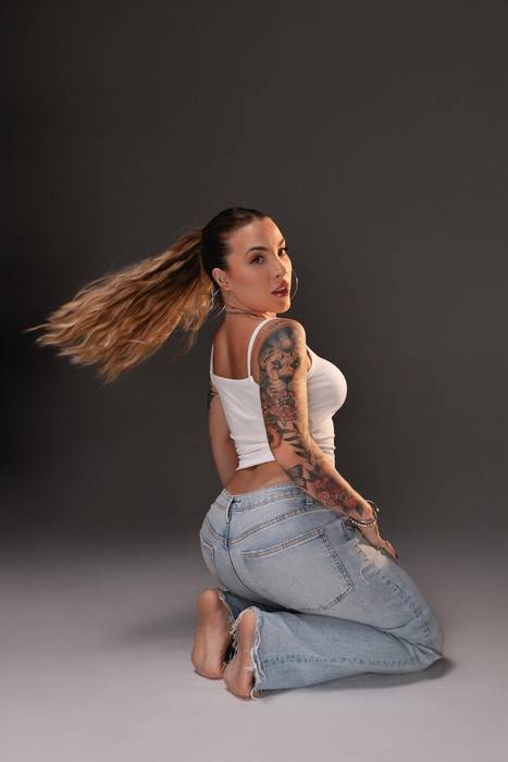 Influencer Sophie Buttini abandona plataformas adultas: “doença disfarçada de liberdade”