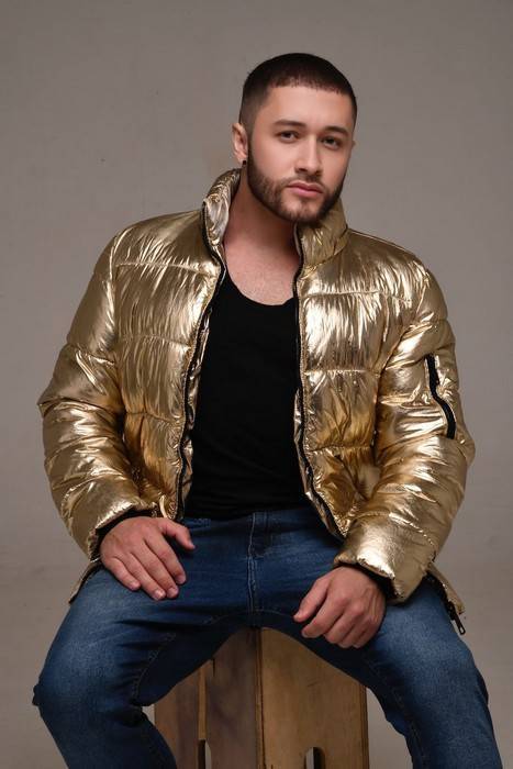 Victor Ferraz, Muso do OnlyFans, quebra tabus em cena com cadeirante e revela assédio de artistas: "até casados"