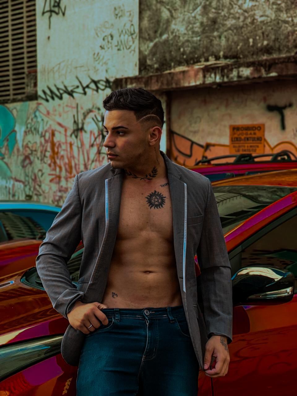 Gui Esteves: dos palcos e passarelas para as plataformas adultas