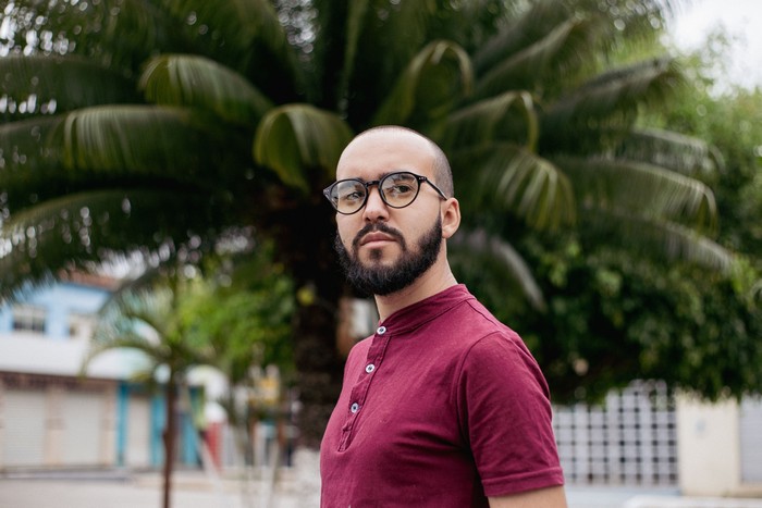 Nigeriana Ellacentric dá voz à composição progressive house do compositor brasileiro ÁZUZ