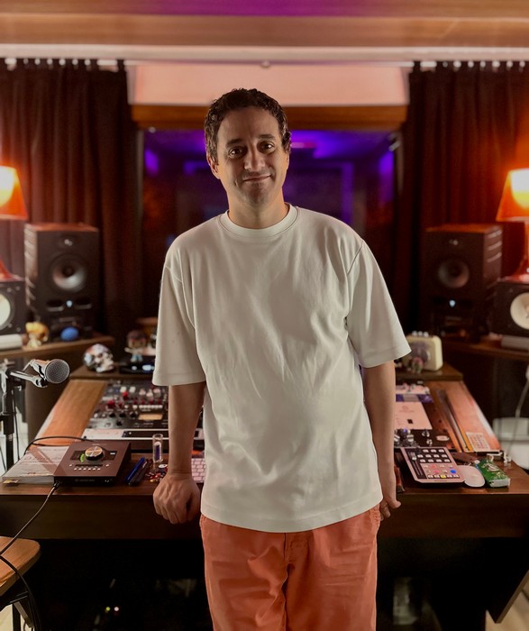 Julia Smith e Guilherme Song exploram relacionamentos digitais em nova colaboração